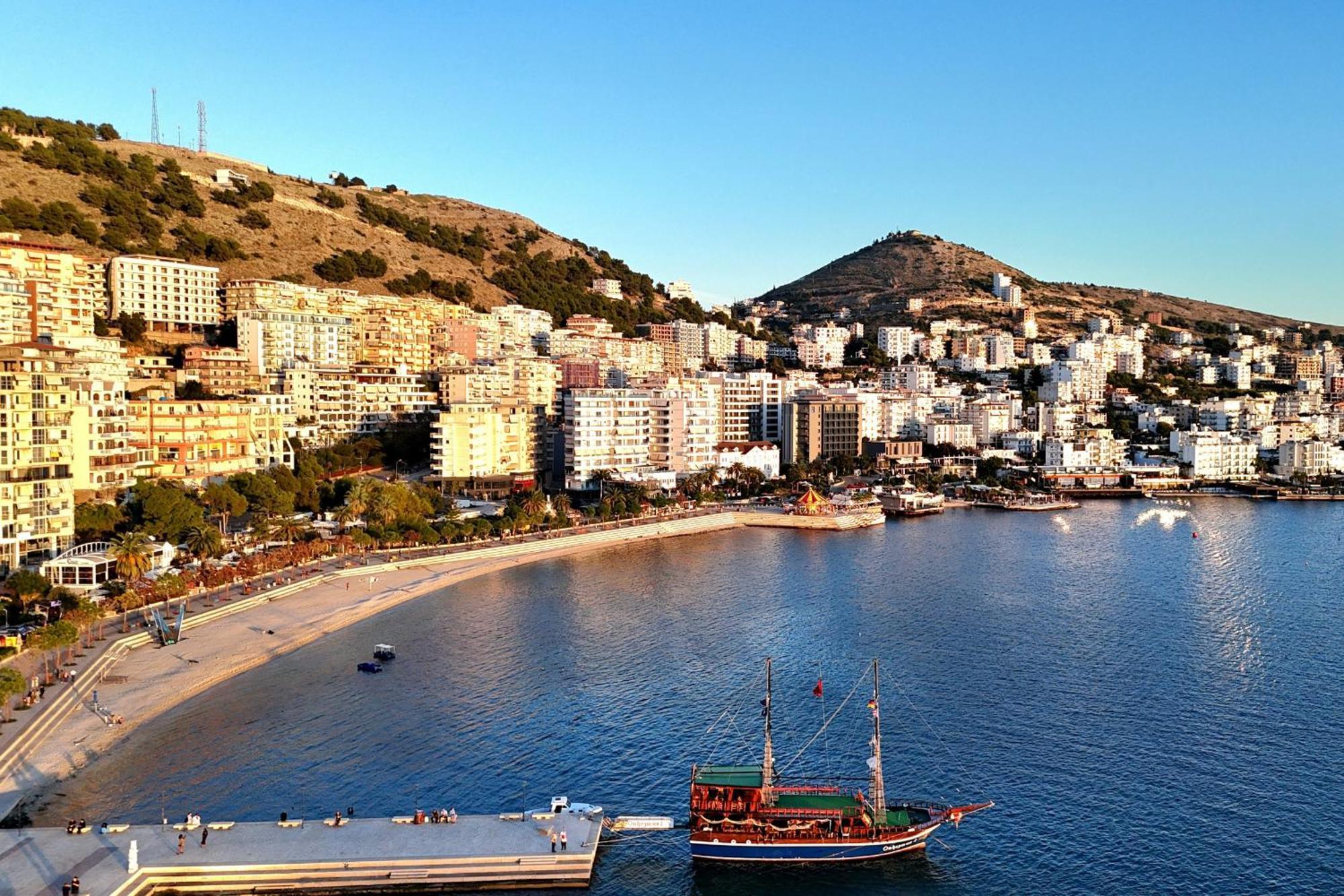 Svein Apartment Sarandë Esterno foto