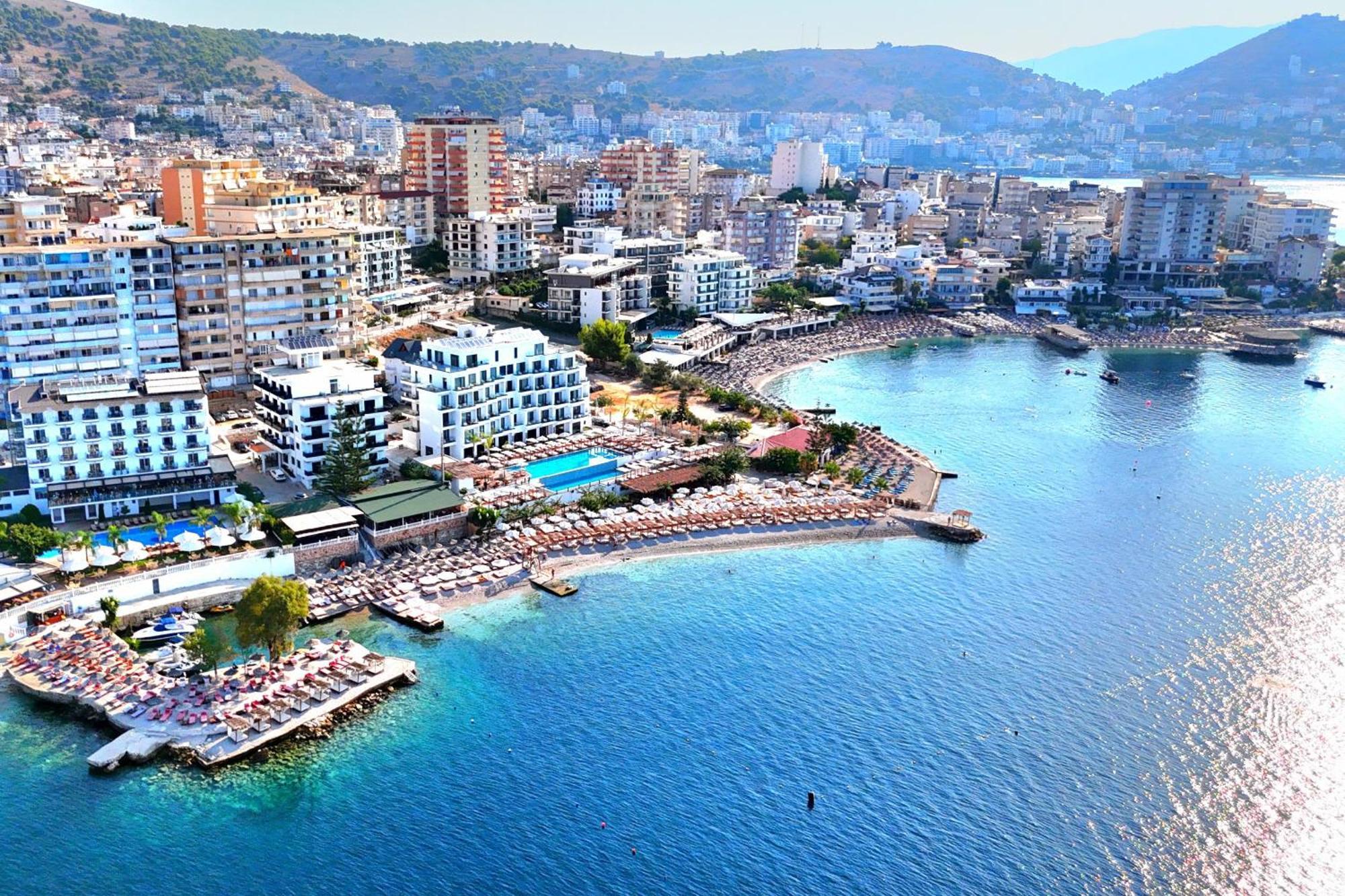 Svein Apartment Sarandë Esterno foto