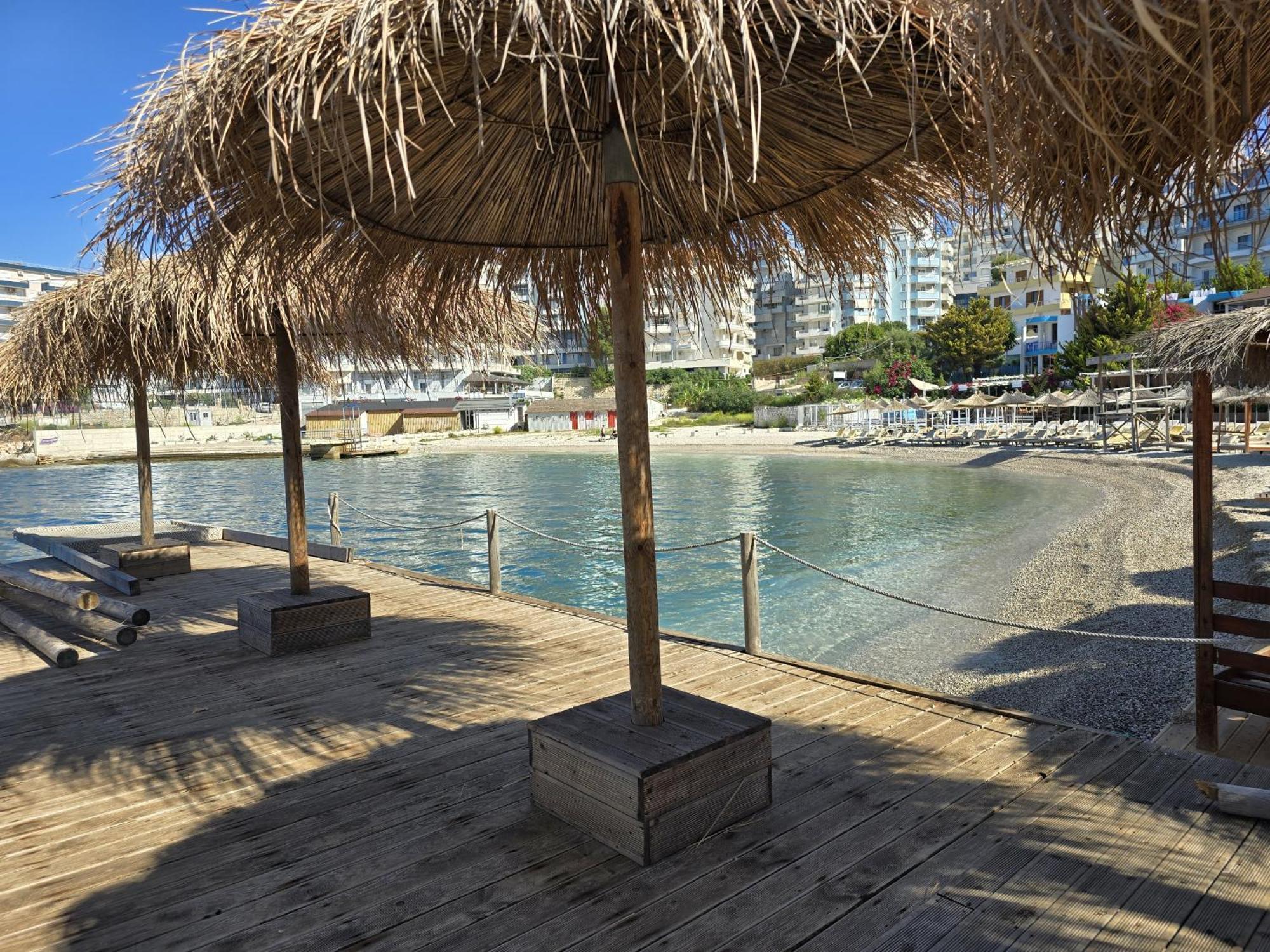 Svein Apartment Sarandë Esterno foto
