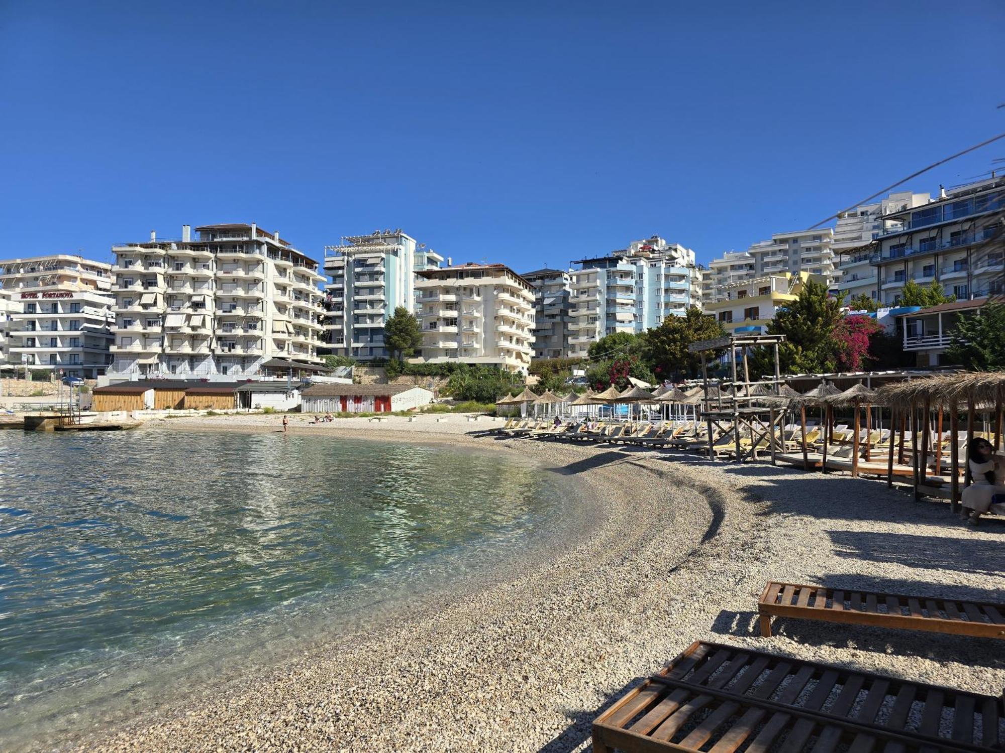 Svein Apartment Sarandë Esterno foto