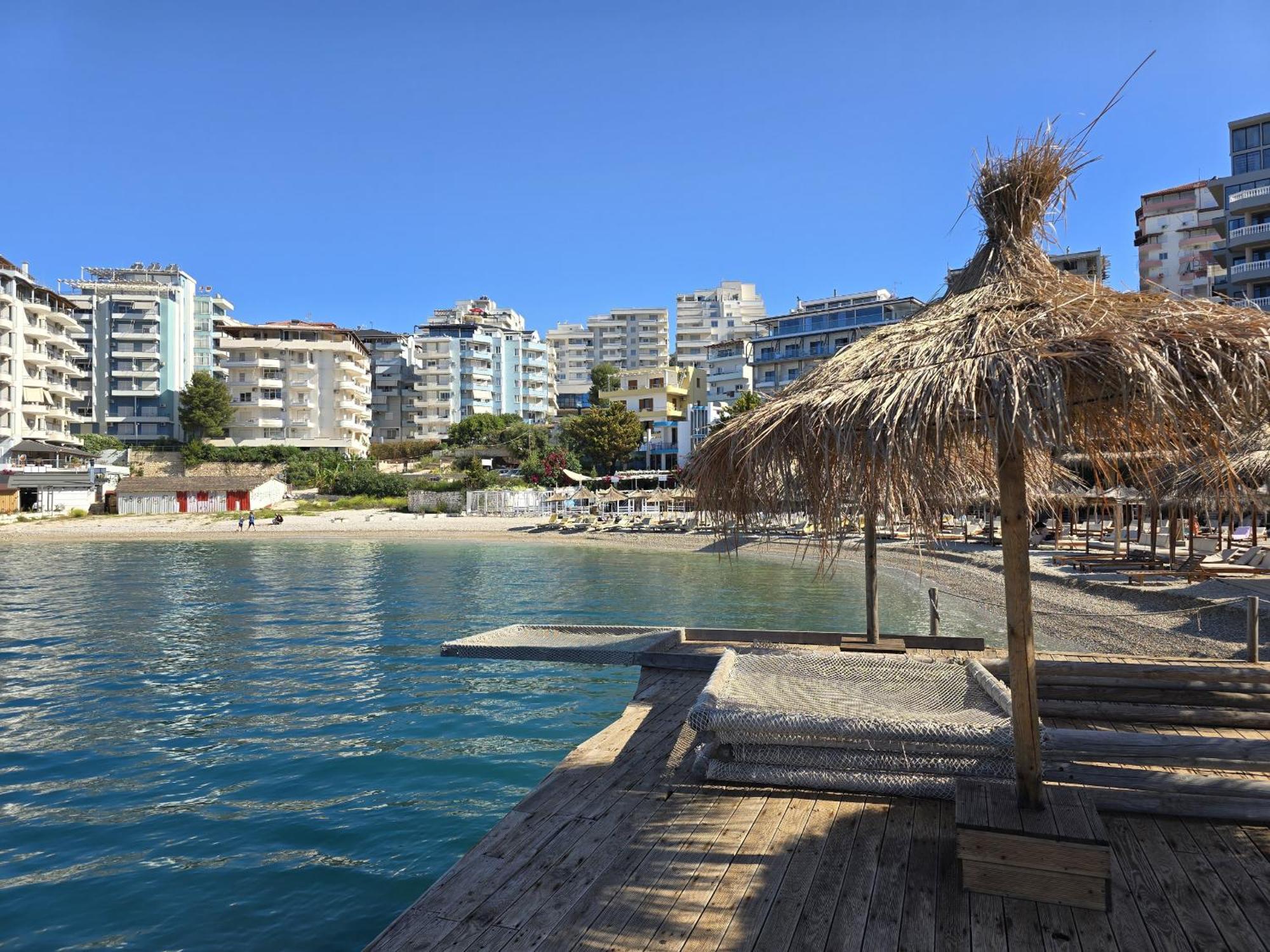 Svein Apartment Sarandë Esterno foto